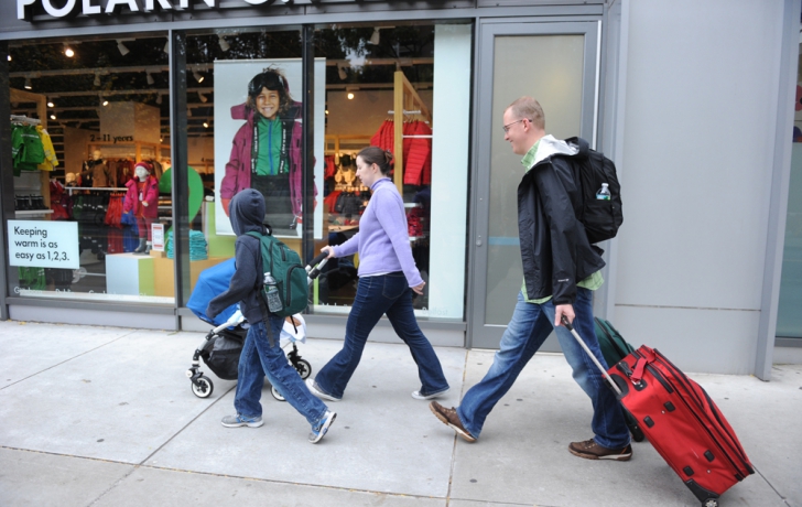 A Battery Park City family heads east. Carl Glassman/Tribeca Trib A Battery Park City family heads east. Carl Glassman/Tribeca Trib