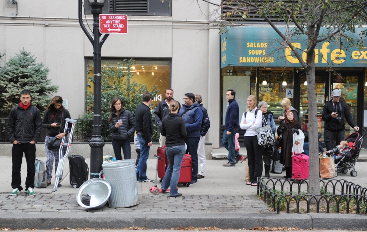 Evacuating Battery Park City residents wait at a cab stand. Carl Glassman/Tribeca Trib Evacuating Battery Park City residents wait at a cab stand. Carl Glassman/Tribeca Trib