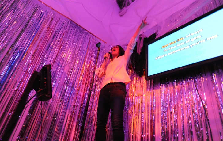 Rachel Sklar rocks out to Kacey Musgraves' "Follow Your Arrow." Photo: Carl Glassman/Tribeca Trib Rachel Sklar rocks out to Kacey Musgraves' "Follow Your Arrow." Photo: Carl Glassman/Tribeca Trib